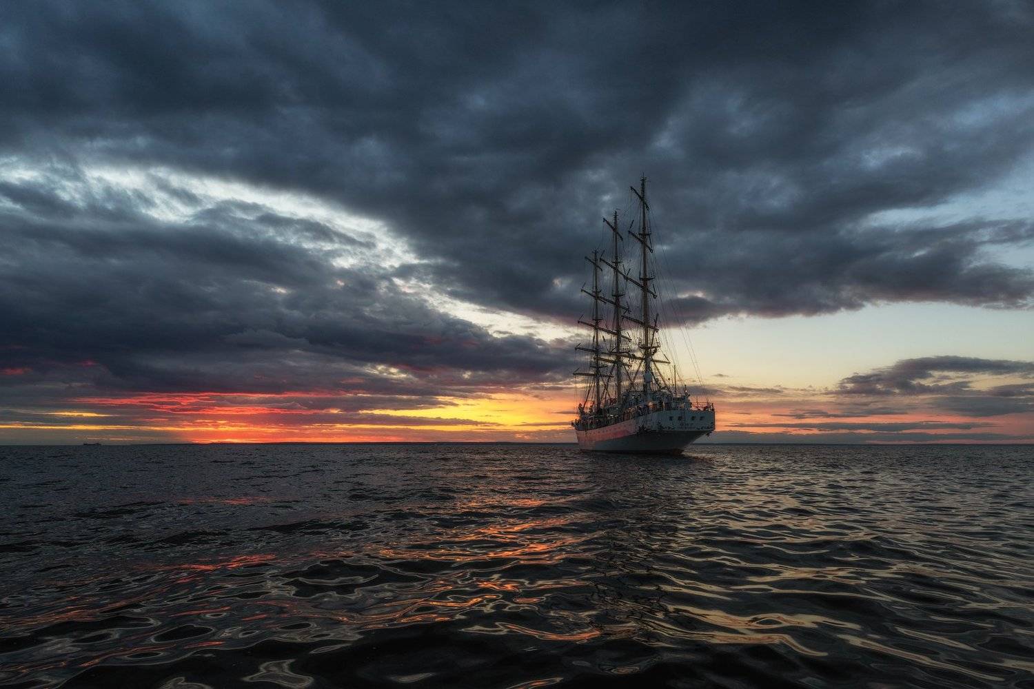 Парусник Мир., Юрий Чернов