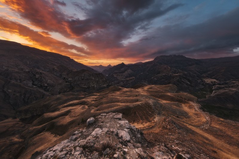 россия, дагестан, кавказ, природа, пейзаж, долина, село, хунзах, рассвет, восход солнца, дорога, горы, хребет, ущелье Дагестан фото превью