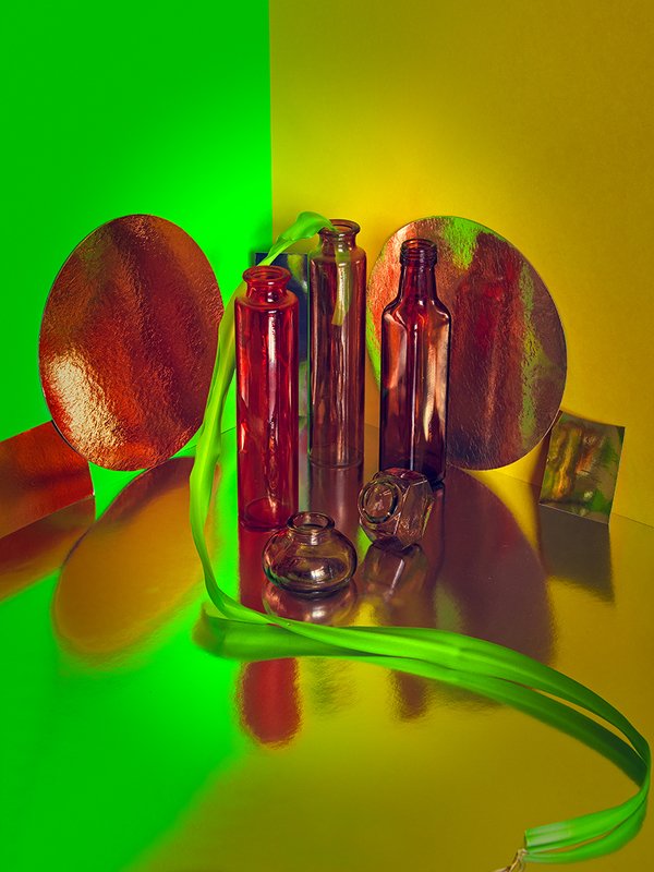 натюрморт, бутылки Натюрморт с красными бутылками фото превью