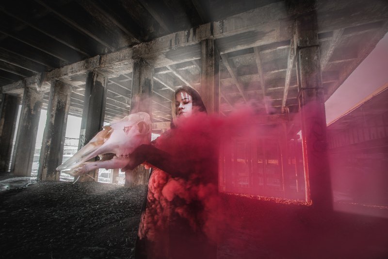 дым, портрет, девушка,  улица,  фешнт, абстракция,  арт RED фото превью