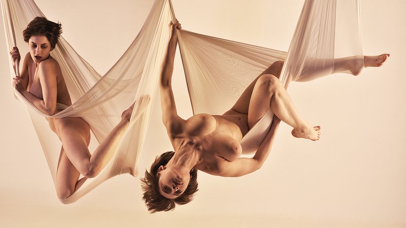 девушка Упражнение в композиции фото превью