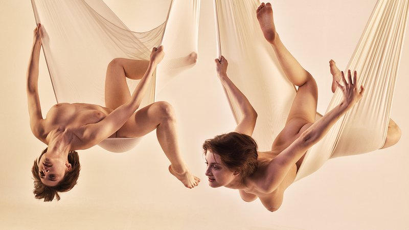 девушка Упражнение в композиции фото превью