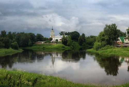 Церковь Петра и Павла в поселке Селижарово Тверской области.