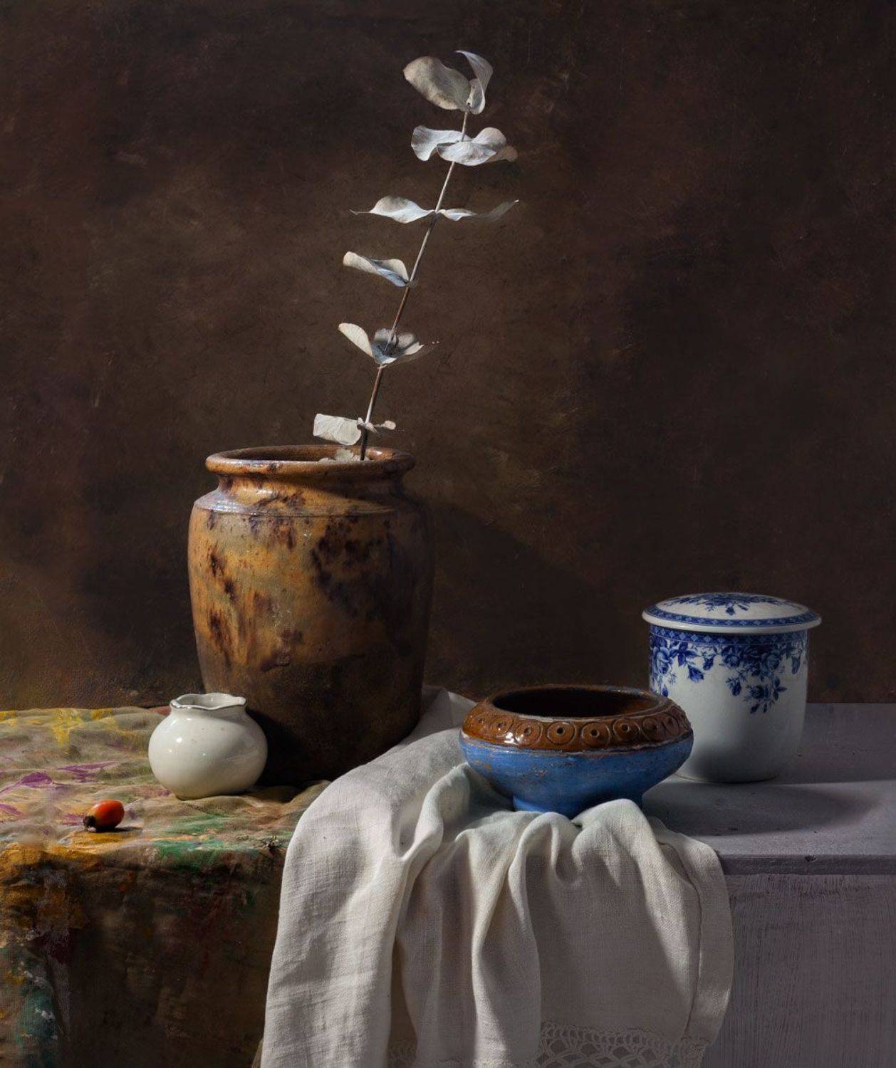 натюрморт, драпировка, цвет, красный, зеленый, желтый, кувшин, чашка, Евгений Корниенко