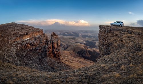 Вид на Эльбрус с плато Бермамыт.