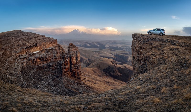 эльбрус, пейзаж, горы, небо, облака, холмы, трава, шаджатмаз, бермамыт, Вид на Эльбрус с плато Бермамыт. фото превью