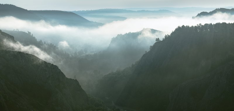 пейзаж, туман, горы, перспектива, сказка, фэнтэзи,  Туман в ущелье фото превью