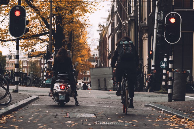 amsterdam netherland europe moto traffic street autumn rain дождь европа голандия дорога улица осень амстердам Traffic autumn. фото превью