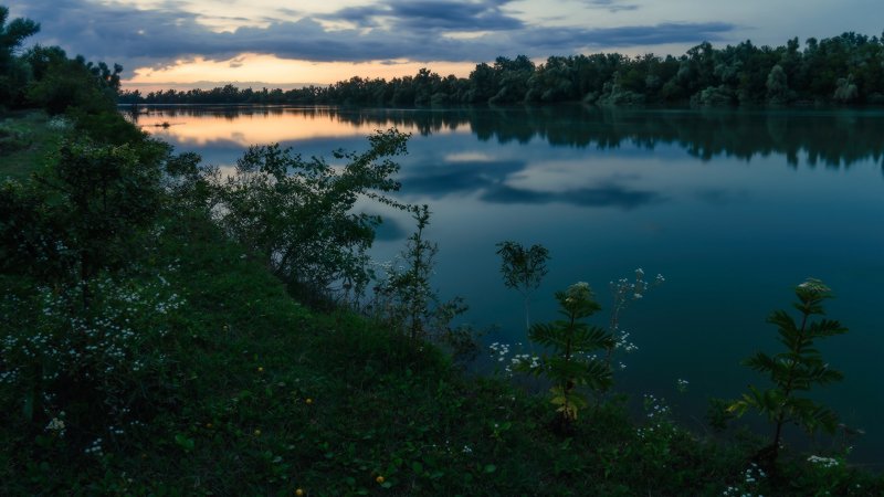 Вечер на реке фото превью