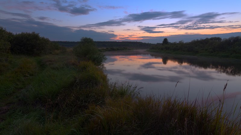 Летним вечером у реки фото превью