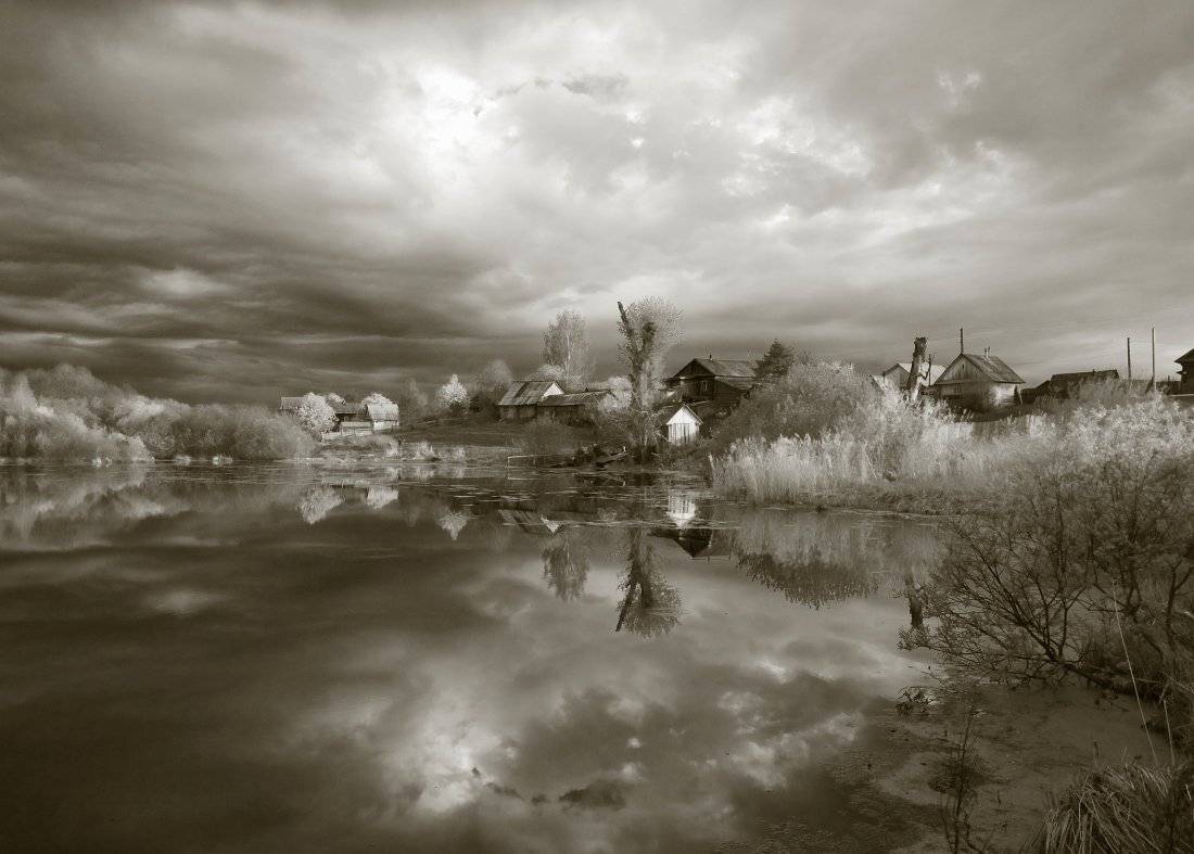 озеро, деревья, деревня, избушки, отражения, тучи, Георгий Машковцев