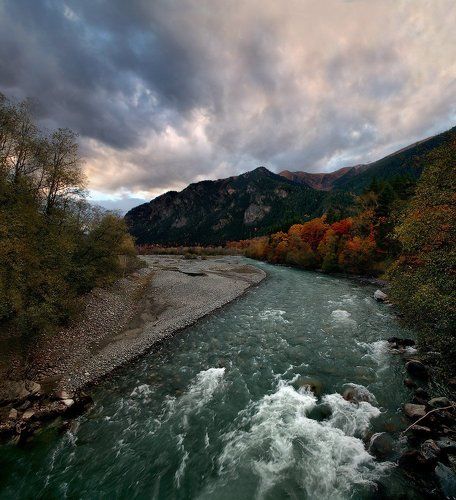 По горной реке