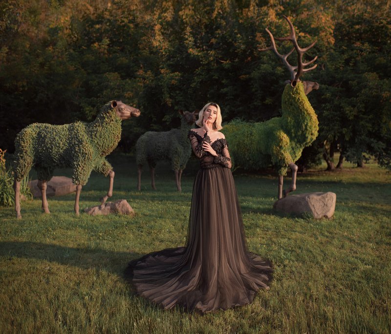fauna, deer, girl, green, forest, siberia, красноярск, девушка, блондинка, олень, женский портрет, портрет, скульптура, лето, осень, парк, на природе, на пленэре, пленэр, Fauna фото превью