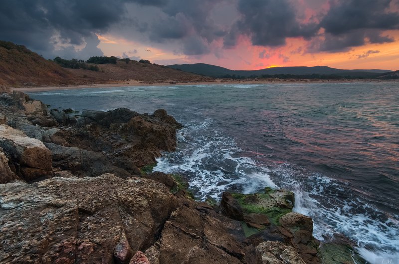 Болгария, Черное море, пейзаж, шторм, вечер, закат, Дюны, Ропотамо, скалы, путешествие, море, тучи, природа, Sea, Nature, Outdoors, Scenics, Sunset, Landscape, Rock, Beach, Sky, Cloud, Dusk, Dramatic Sky, Bulgaria, Arkutino, Dunes, seascape, stones, rocks Бурный вечер ... фото превью