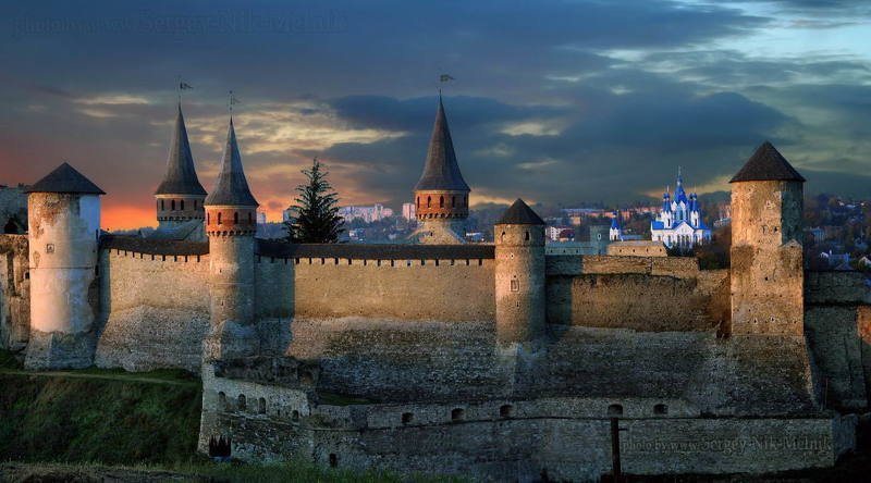 украина, каменец-подольский Панорама Каменец-Подольской крепости на закате фото превью