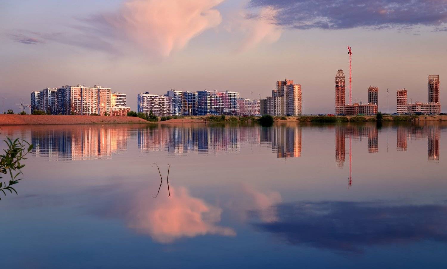 город,вечер,озеро,отражения,небо,облака,архитектура,строительство, Тамара