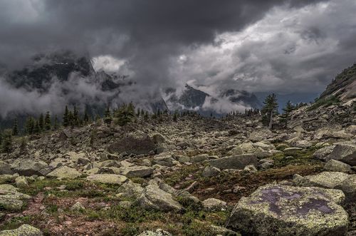 Царство камней и облаков