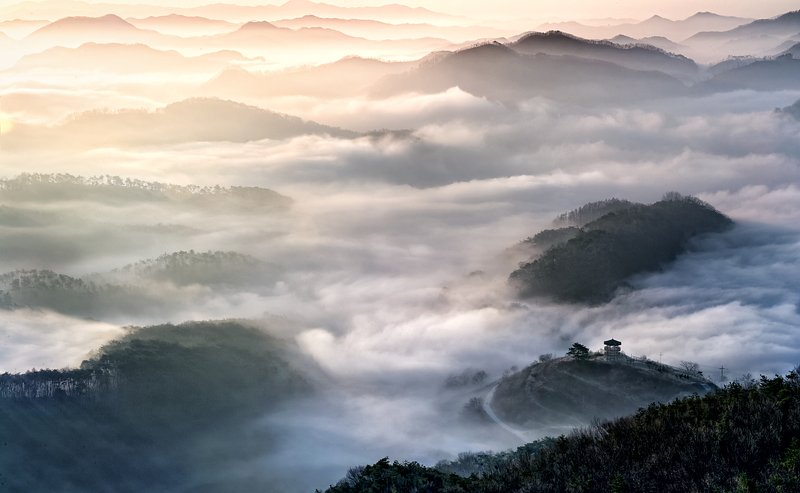 Clouds and peaks фото превью