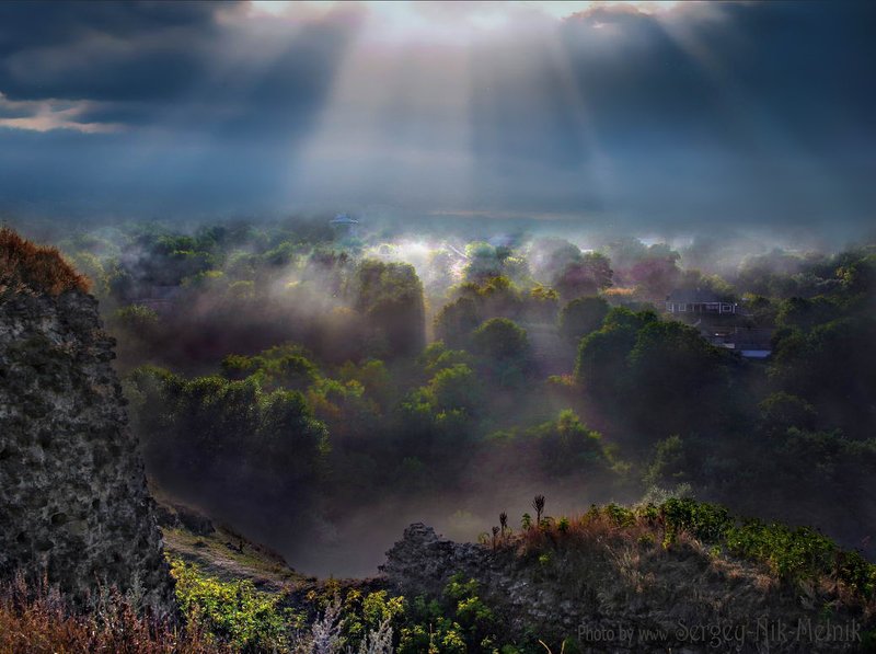 украина, хотин, подгорцы, замки, крепость,  олеско, свирж Луч света над Хотинской фортецией фото превью