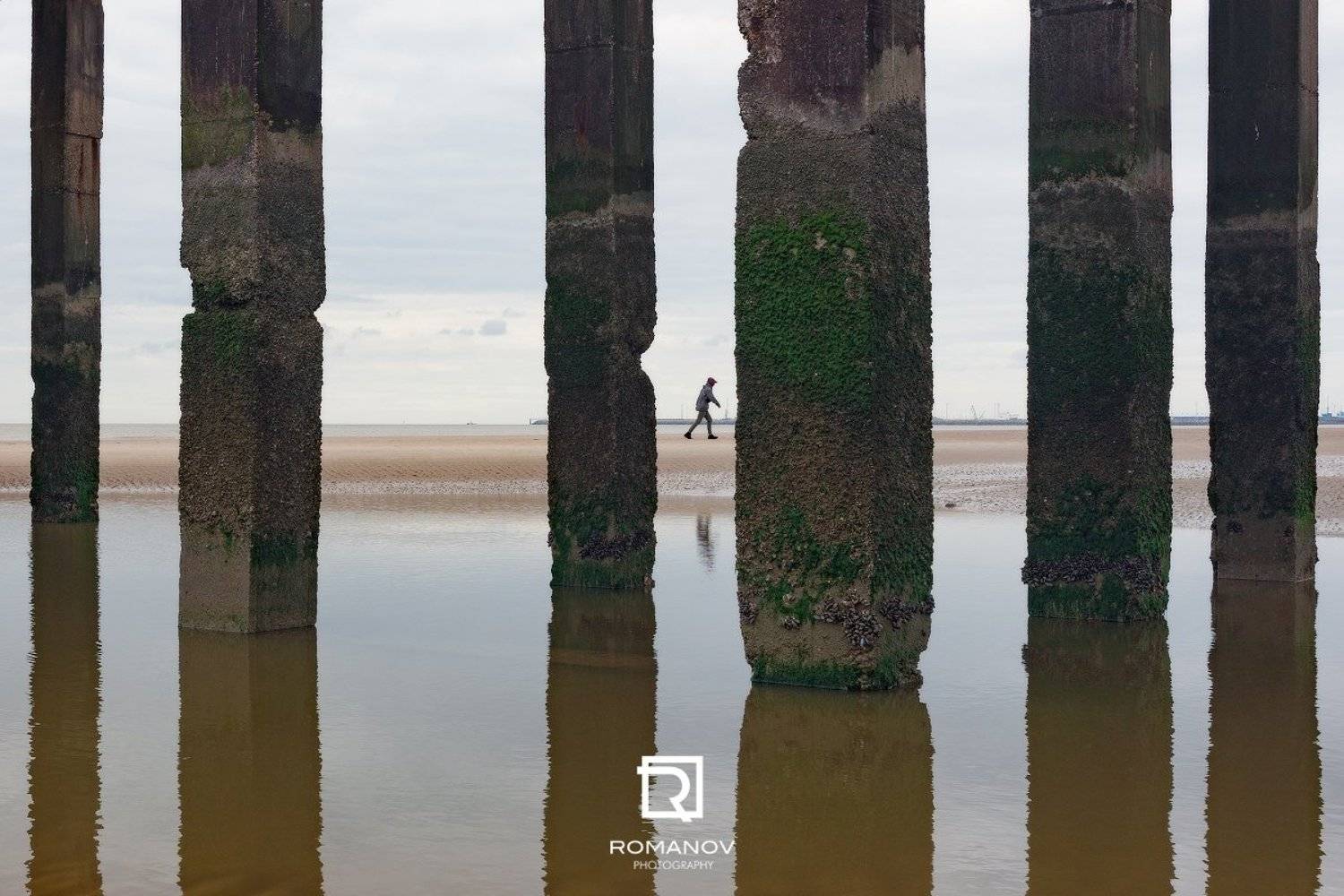 Природа, Архитектура, Колонка, Дерево, Воды, Отражение, Пейзаж, Озеро, На открытом воздухе, Лето, Небо, Голубой, Культура, Путешествия, Спокойствие, История, Река, Уокер, море, океан, берег, банк, мужчина, фигура, Бланкенберге, Бельгия, пляж, Валерий Романов