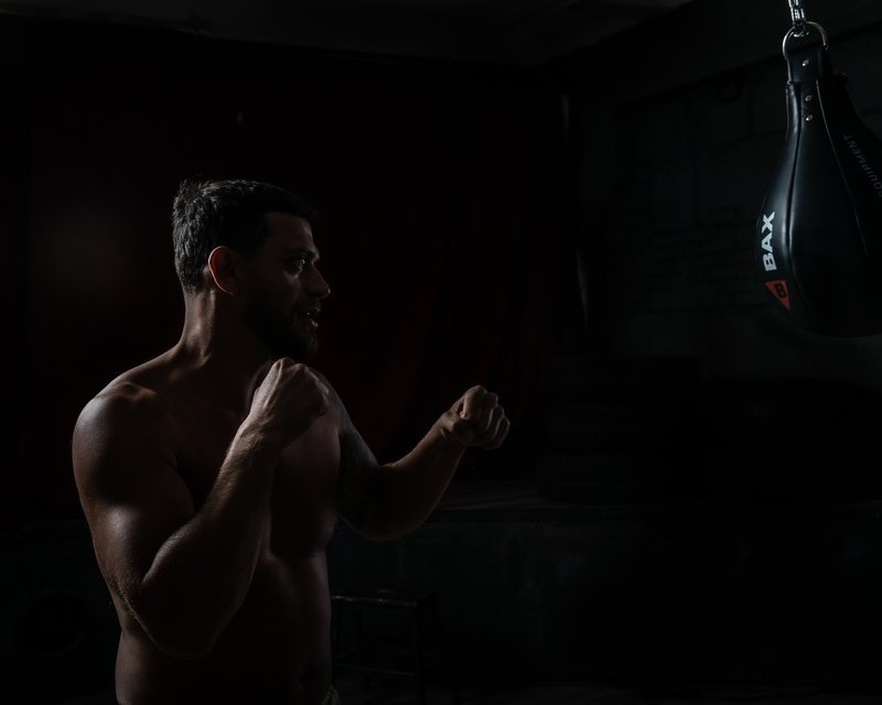 спот, бокс, жанр, портрет, движение Бой с тенью, взгляд со стороны тени. фото превью
