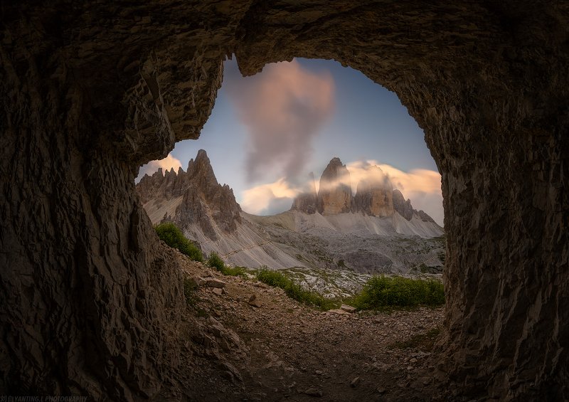 The World in Cave фото превью