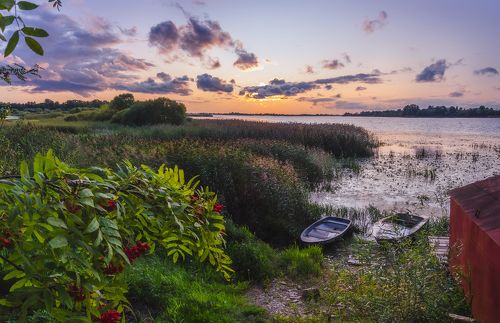 Летний закат на реке
