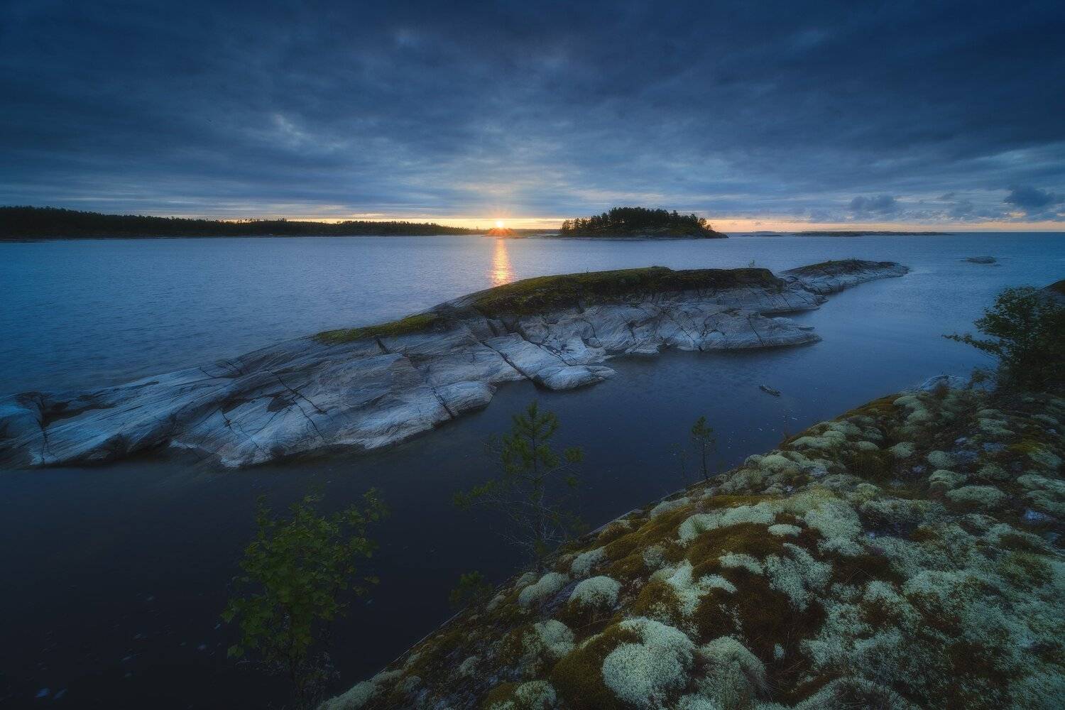 россия, карелия, ладога, ладожские шхеры, ладожское озеро, природа, пейзаж, лето, север, рассвет, озеро, тайга, отражения, скалы, восход солнца, Оборотов Алексей