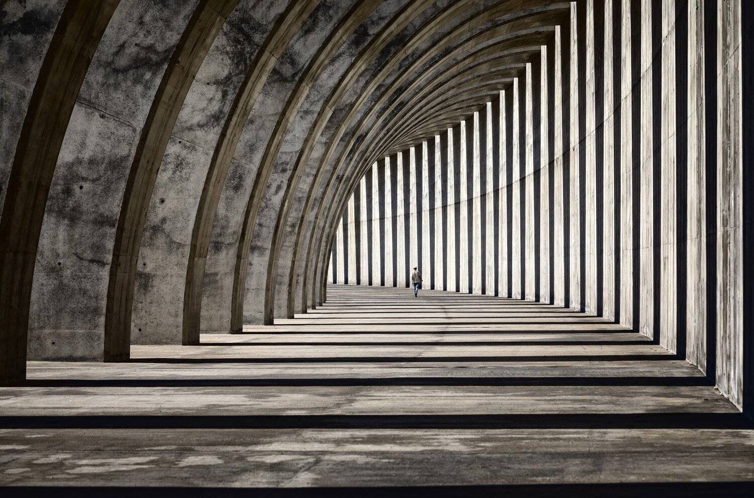 человек, арки, тени, Александр Безмолитвенный