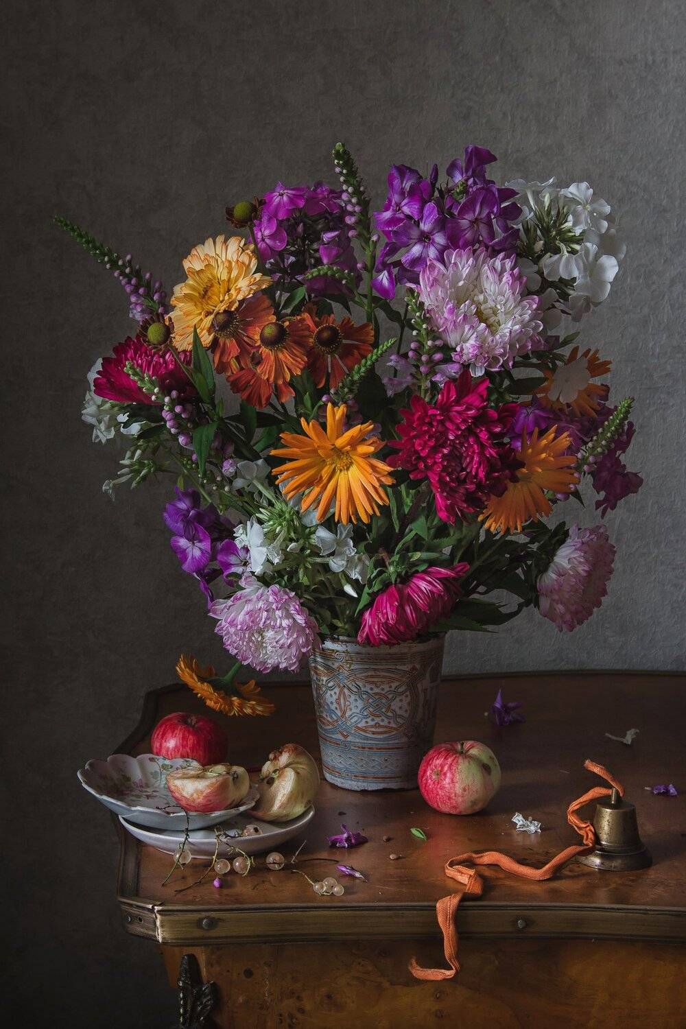 натюрморт, цветы, яблоки, ягода, смородина, колокольчик, Анна Петина