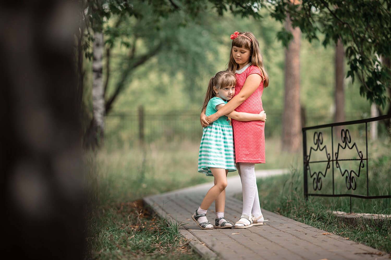 дети, сёстры, парк, прогулка, счастье, доброта, Владимир Васильев
