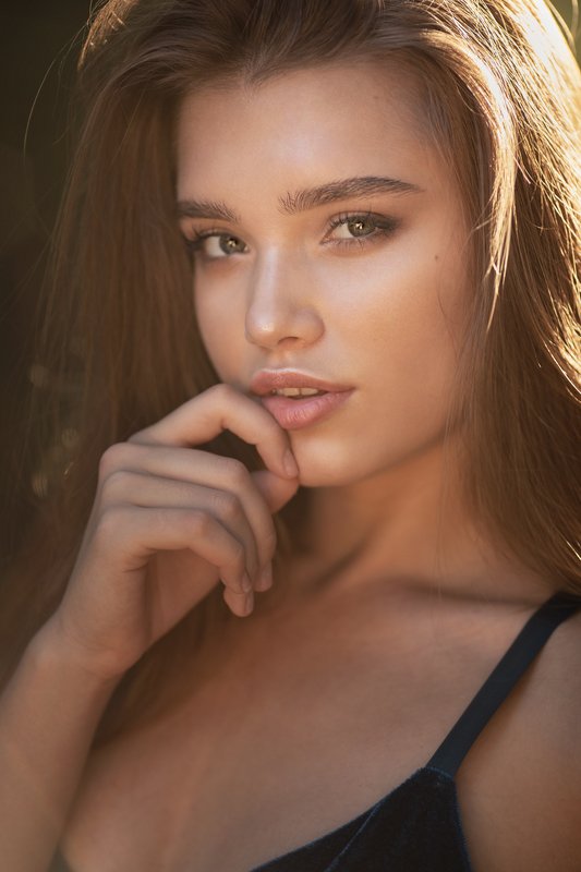 девушка портрет улыбка Дюдьбер фото превью