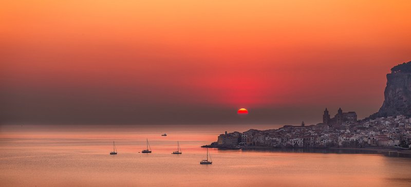 cefalú, sicily, italy, town,sunrise, yacht, sun, morning, island, sea,  Cefalú sunrise фото превью