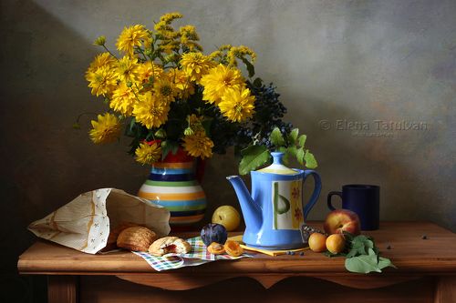 Август