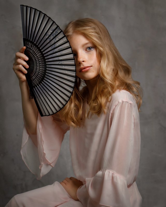 Портрет с веером фото превью