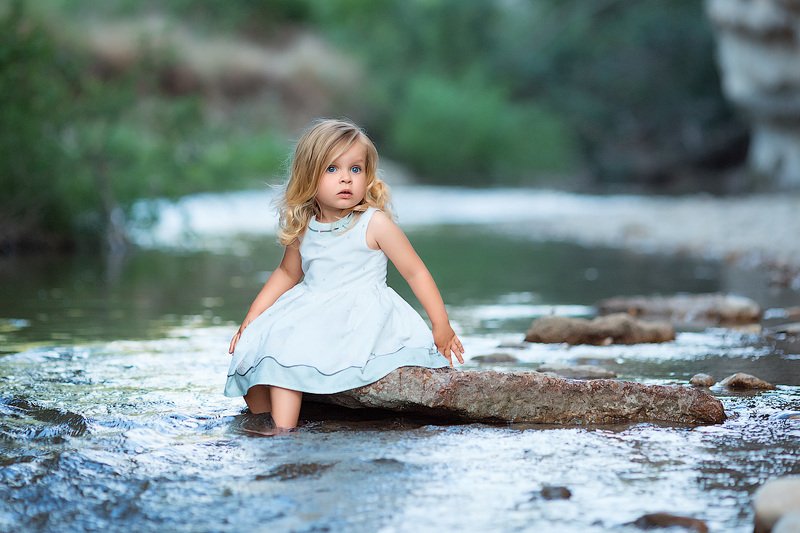 фотограф, зеркальный фотоаппарат canon mark iii, сanon russua, фотопрогулка, девочка, малышка, лето, река, закат, горы, горное ущелье, краски лета, ребенок, семейная фотосессия, детский фотограф, счастье, радость, дети на фото, семейная фотография, любовь ***** фото превью