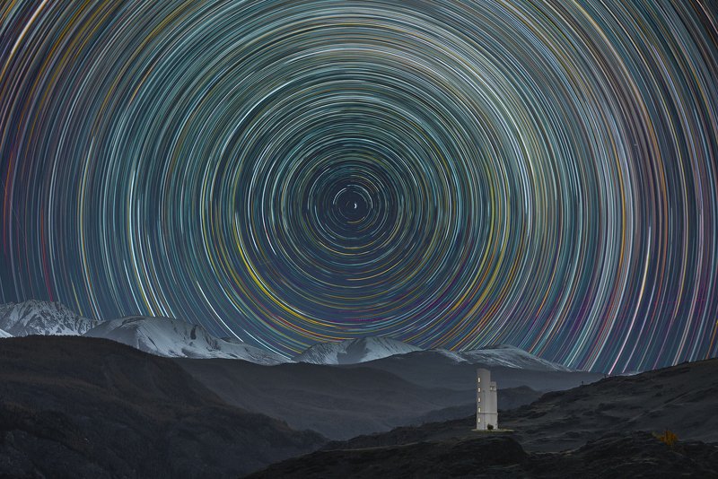 ночь, млечный путь, звёздные треки, горы  фото превью