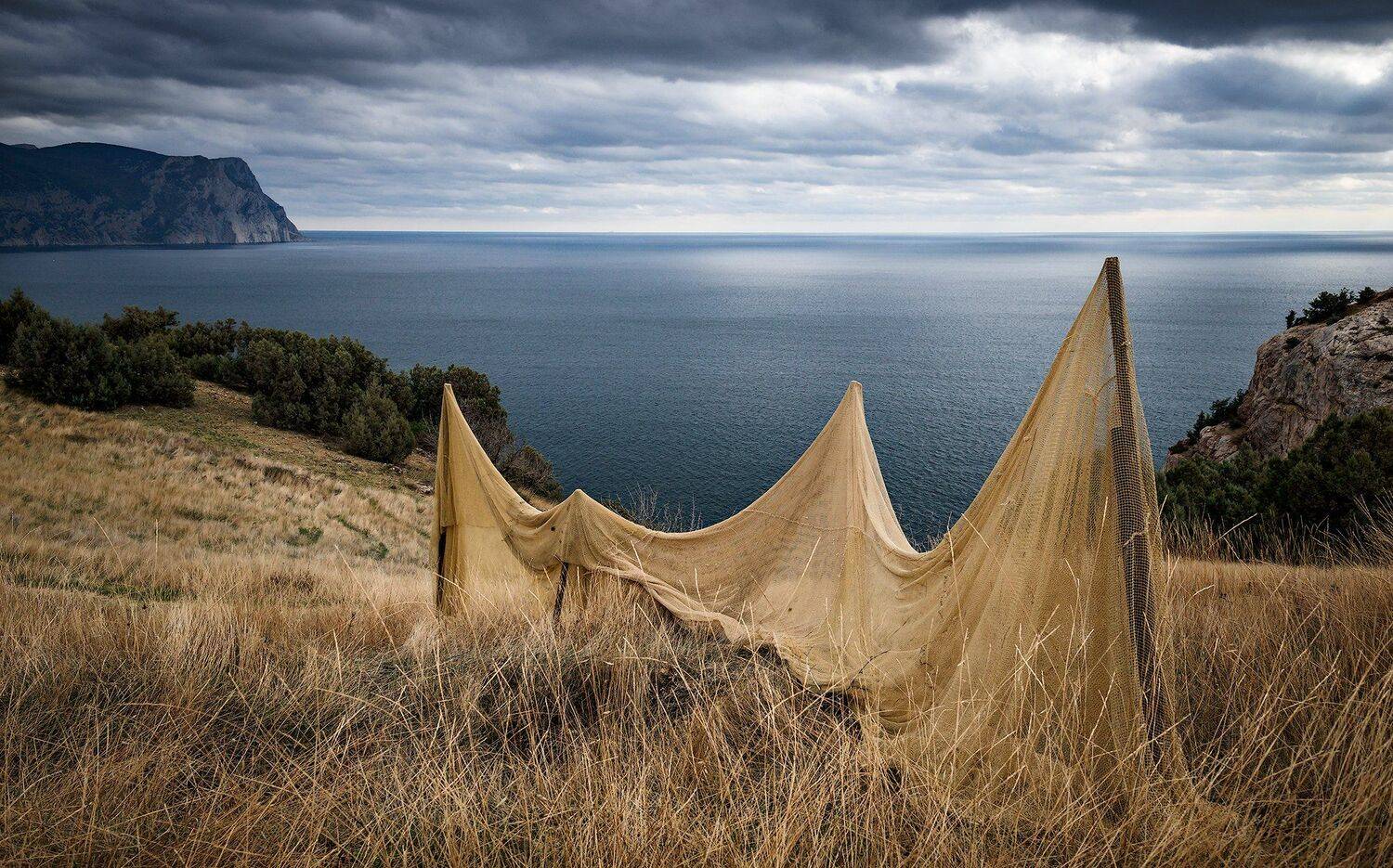 крым, пейзаж, море, облака, небо, берег, горы, трава, осень, тучи,, Владимир Яковлев