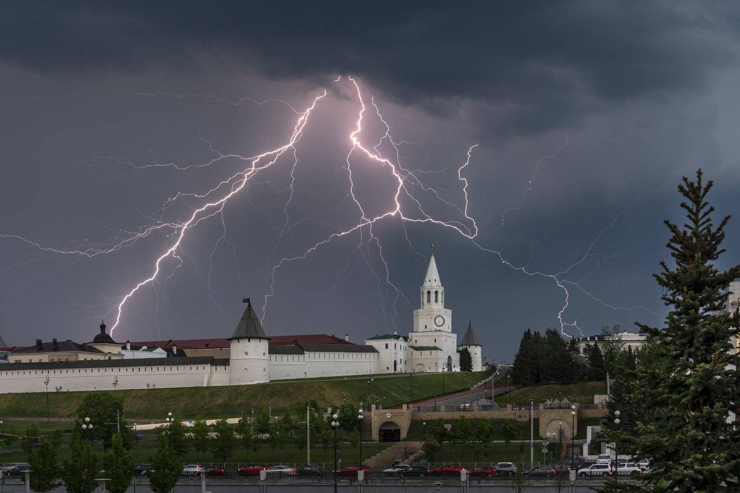казань, гроза, молния, туча, город, кремль, Татьяна Белякова