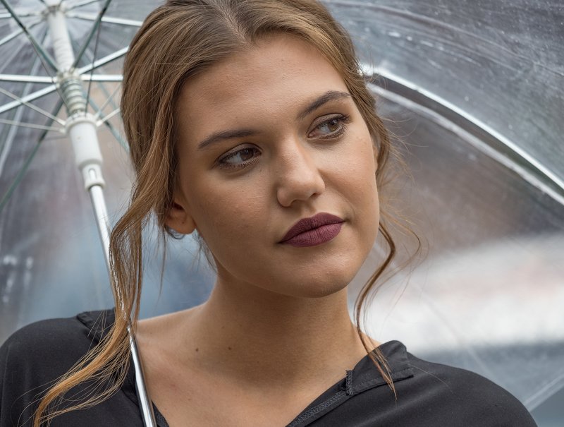 Девушка с зонтиком фото превью