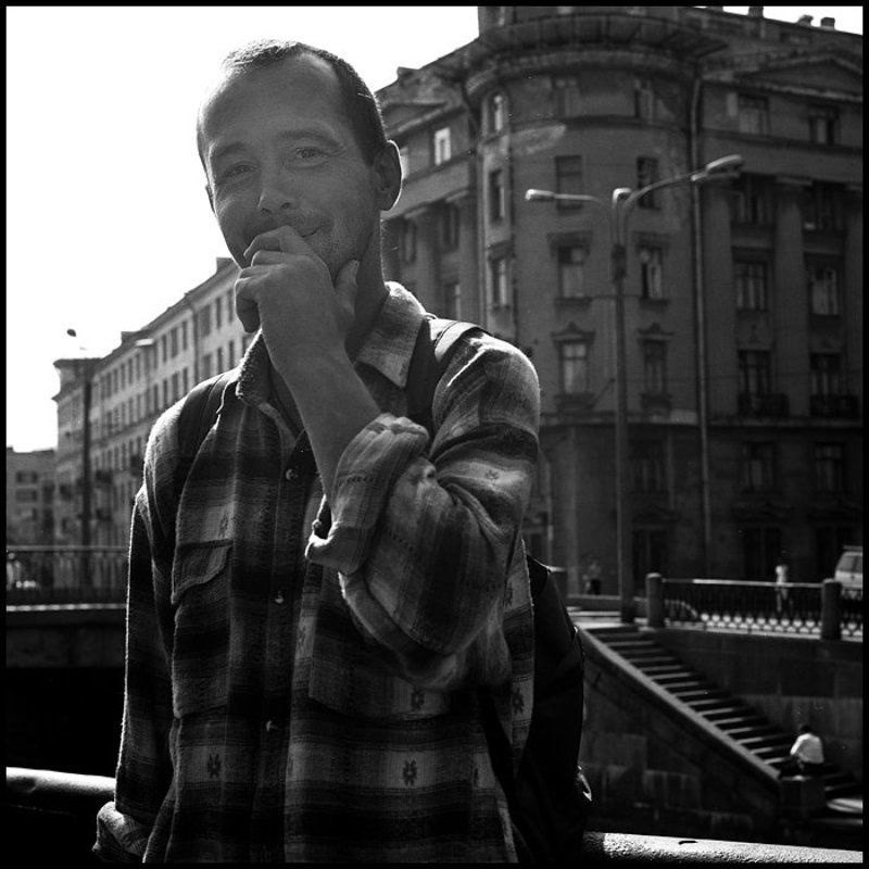 Смущенный фото превью