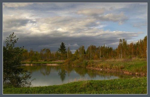 Рыбалка на пруду перед грозой