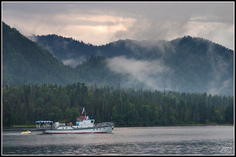 телецкое озеро вечер катер Домой фото превью
