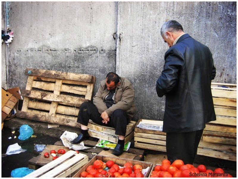 рынок, люди, помидоры Устал фото превью