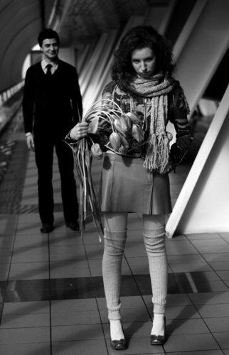 издевается...