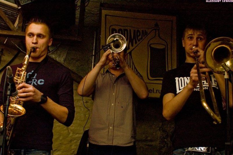 private radio, photo, vermel Духовая секция фото превью