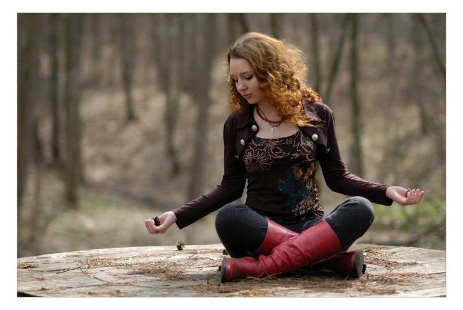 девушка, шишки, стол, Сергей Дужников