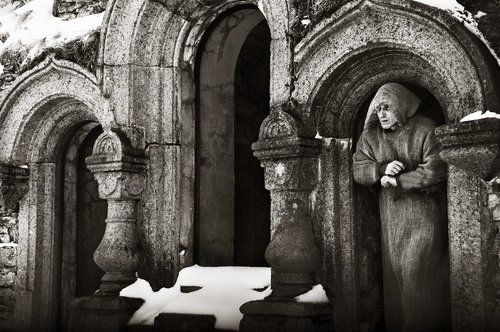 Мирской монах