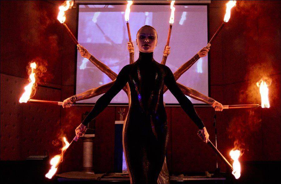 * * *, Роман Быков