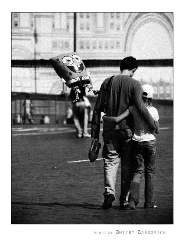 он она вместе босиком по красной фото превью